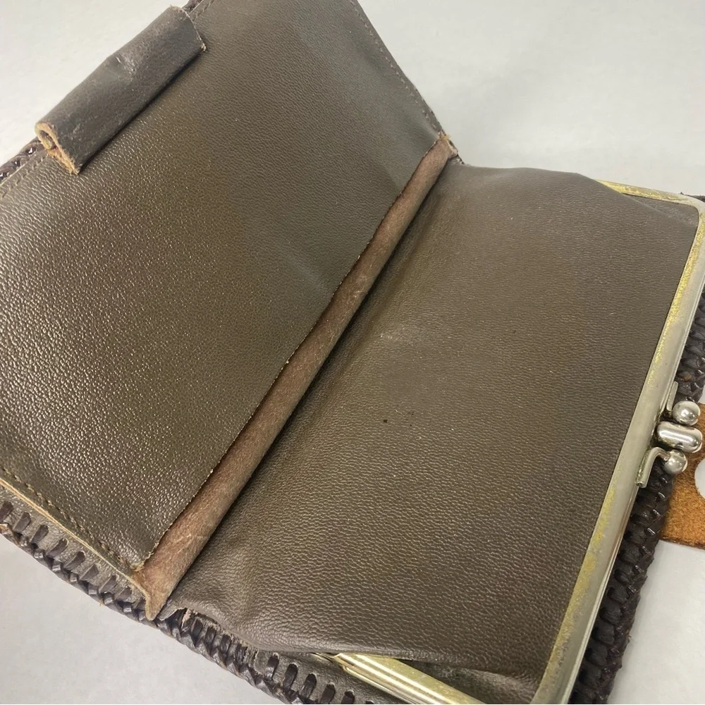 Vintage Brown Leather Hand Tooled Zipper Coin Change Wallet Flowers Western